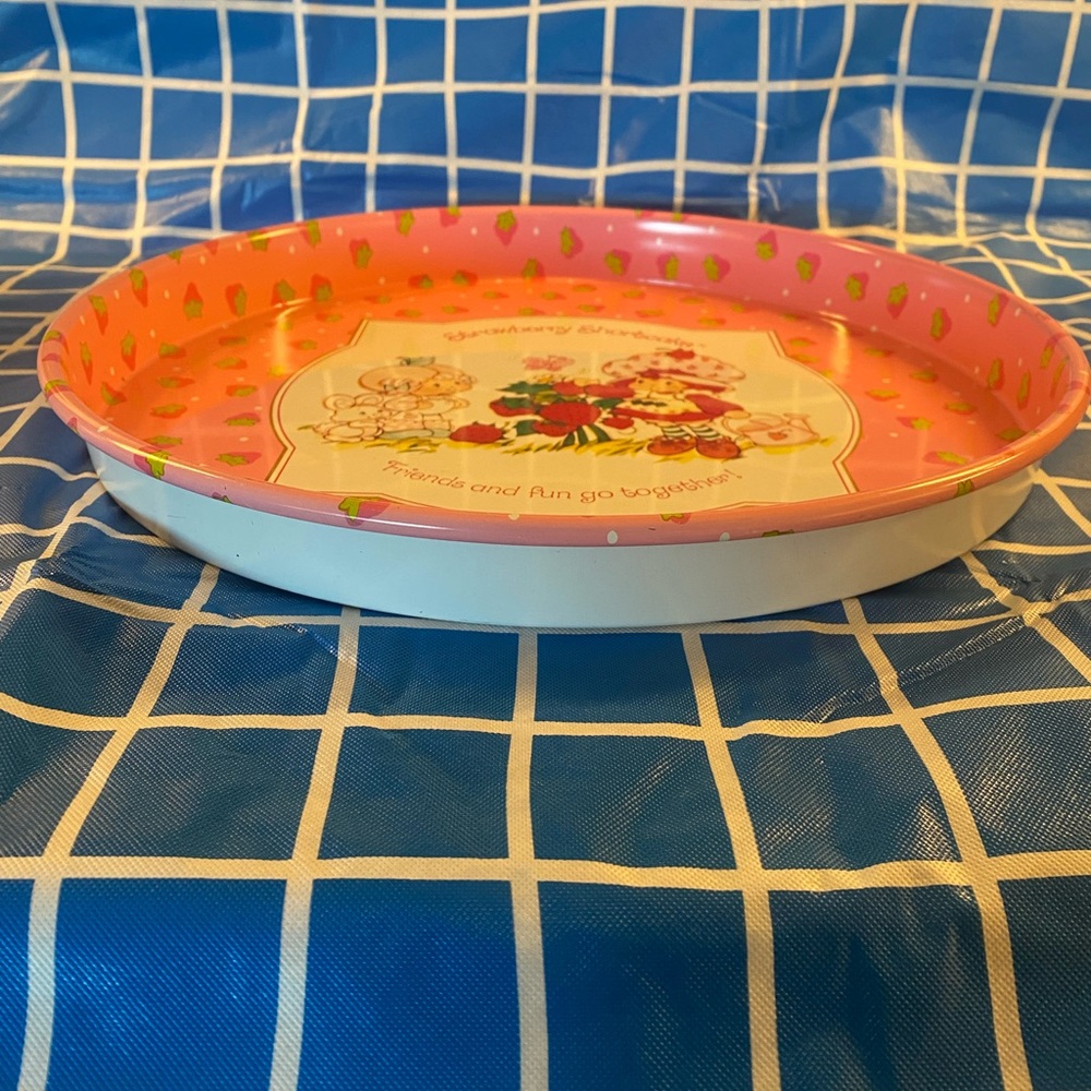 Authentic Vintage Strawberry Shortcake Round Metal Tray. - Picture 3 of 5